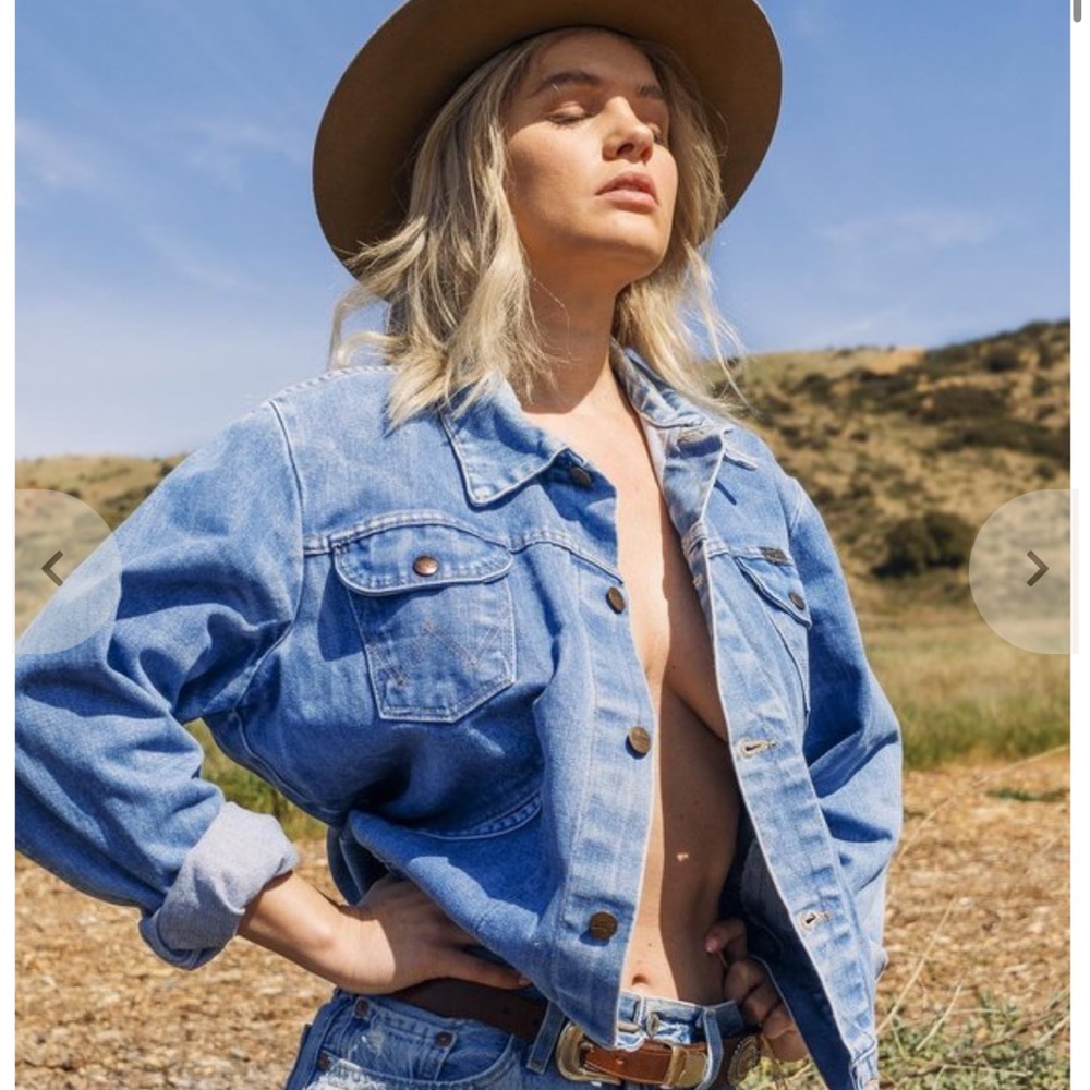Iconic Wrangler Denim Jacket-Size L - Picture 2 of 7